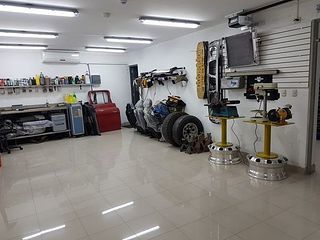 汽车配件零售店图片